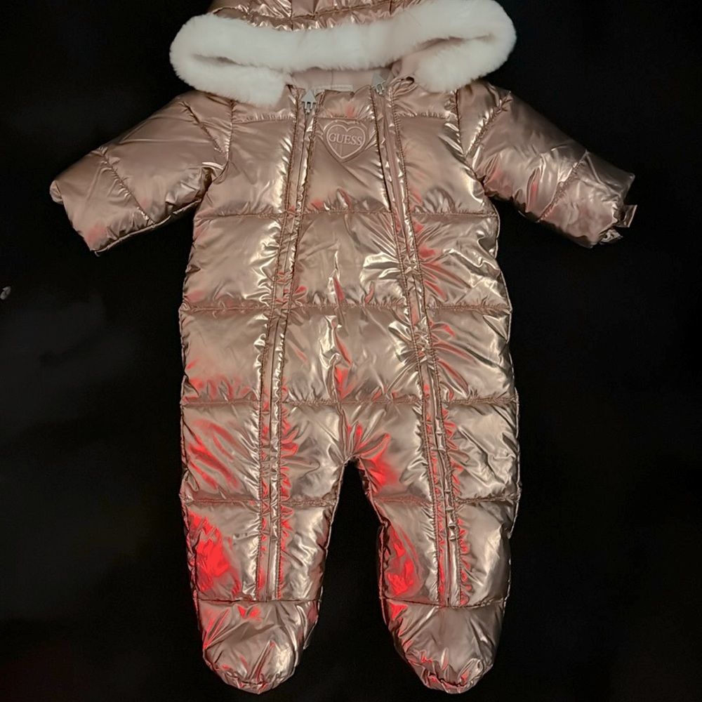 Brand: Guess
Size: 0/3m 
Condition: Like New 
Color: Metallic Pink